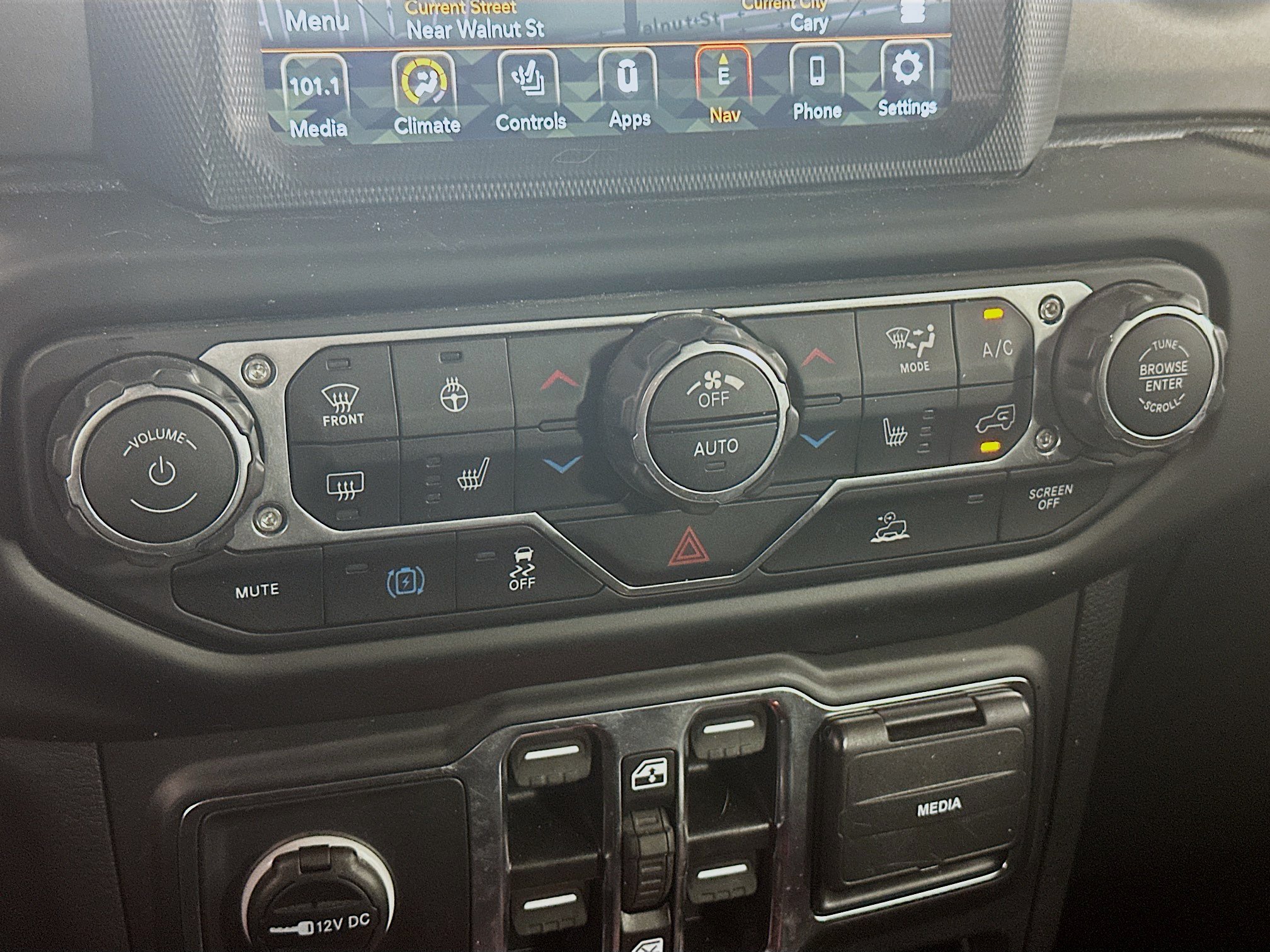 Used 2023 Jeep Wrangler Unlimited w/ Sun & Screen Package AWD/4WD image 24