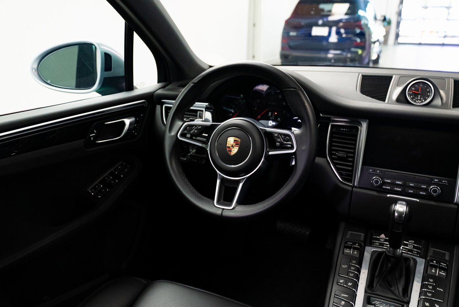 Used 2018 Porsche Macan w/ Premium Package Plus image 9