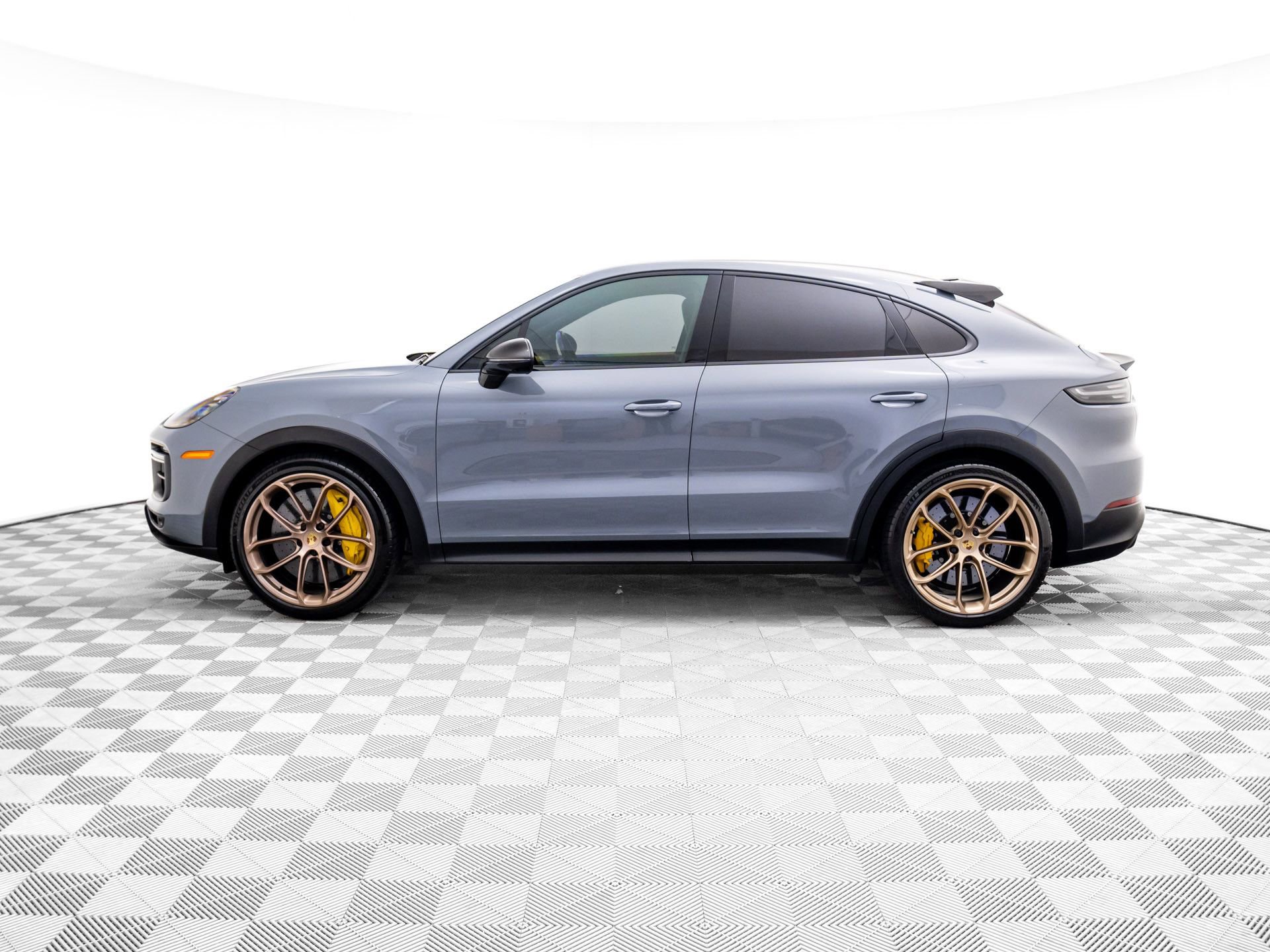 Certified 2022 Porsche Cayenne Turbo GT AWD/4WD image 2