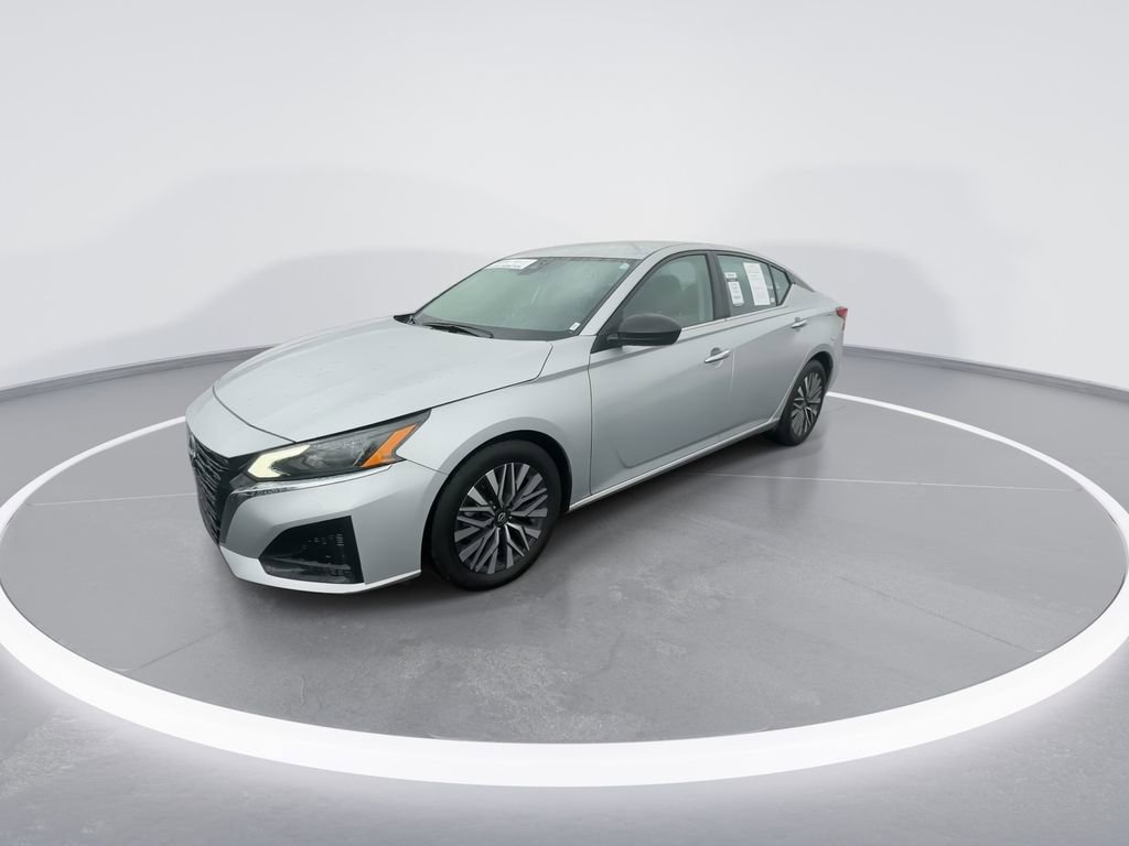 Used 2024 Nissan Altima 2.5 SV image 4