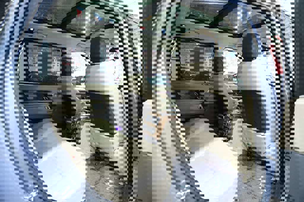 Used 2018 Land Rover Range Rover Long Wheelbase Supercharged image 28