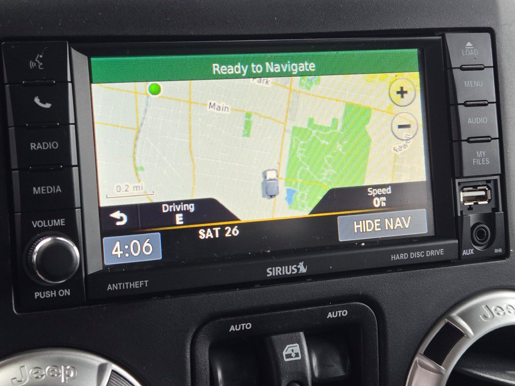 Used 2017 Jeep Wrangler Unlimited Sahara w/ Connectivity Group AWD/4WD image 18