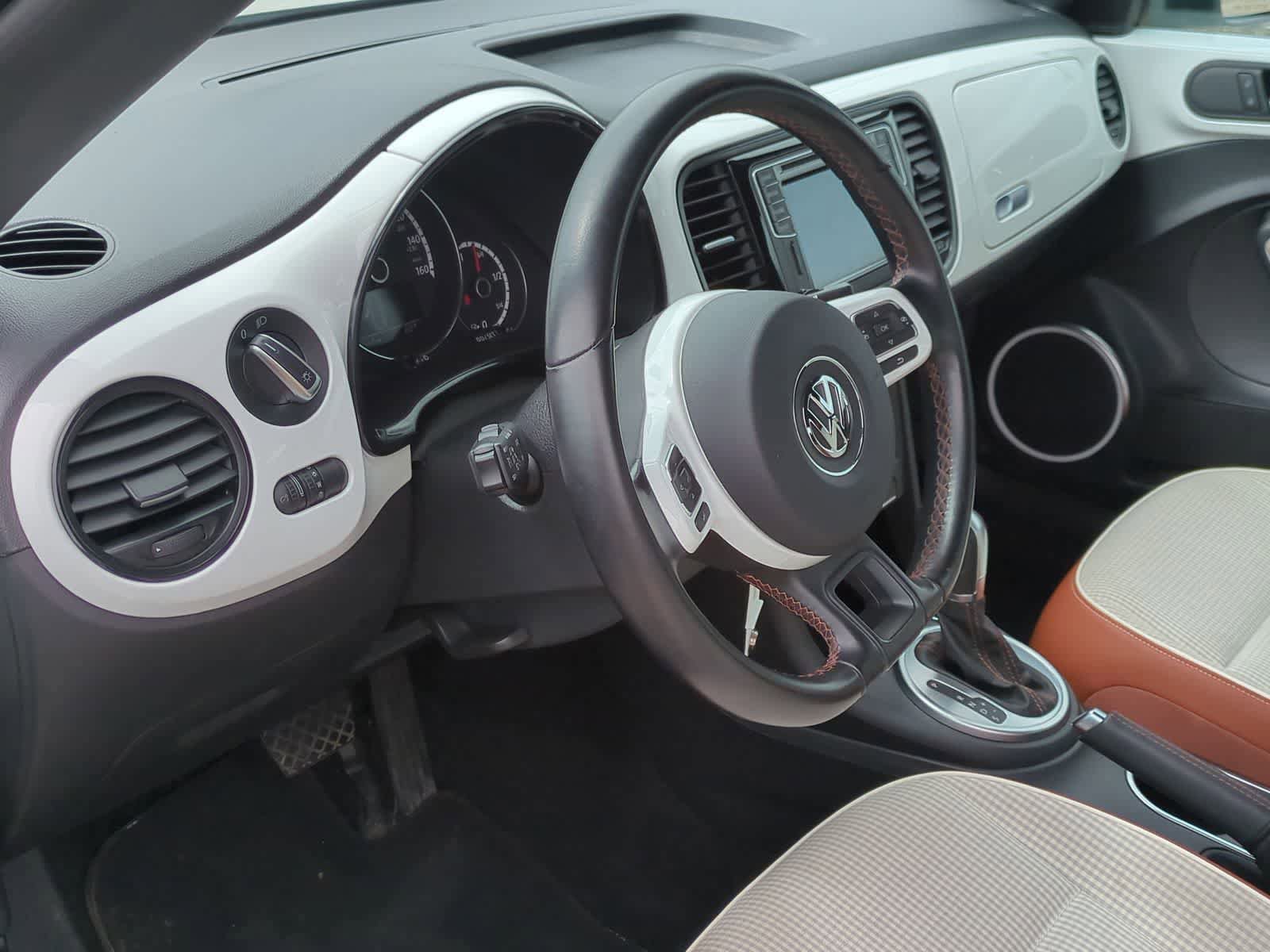 Used 2016 Volkswagen Beetle 1.8T Classic FWD image 10