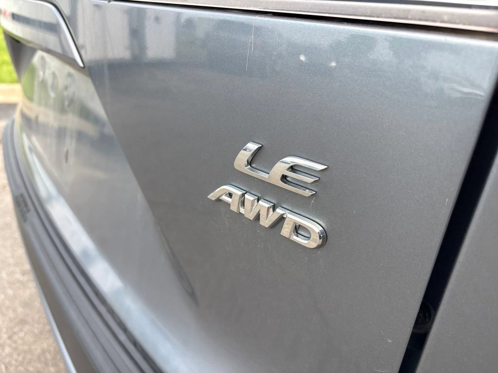 Used 2022 Toyota Corolla Cross LE AWD/4WD image 9