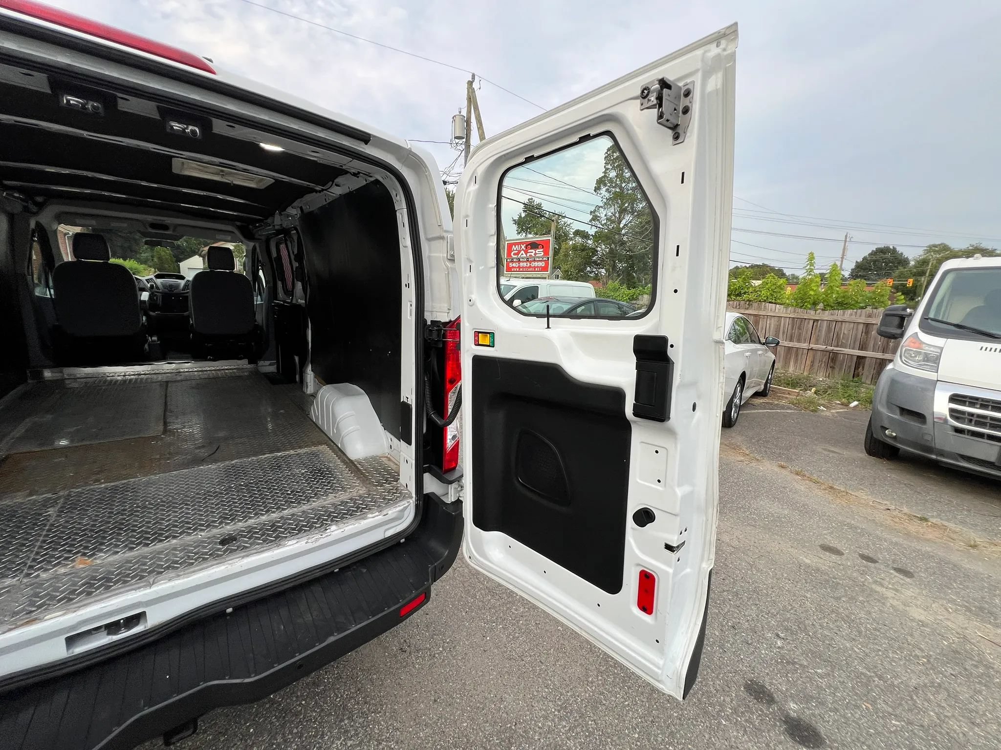 Used 2018 Ford Transit 250 148 Low Roof RWD image 23