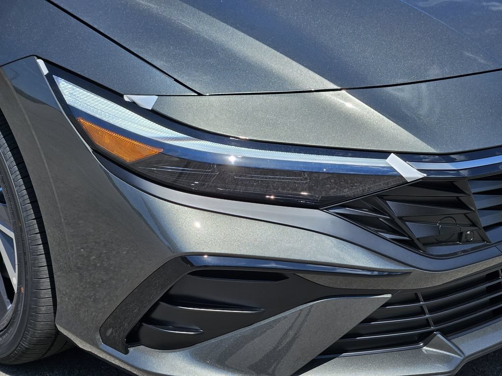 New 2026 Hyundai Elantra Limited FWD image 8
