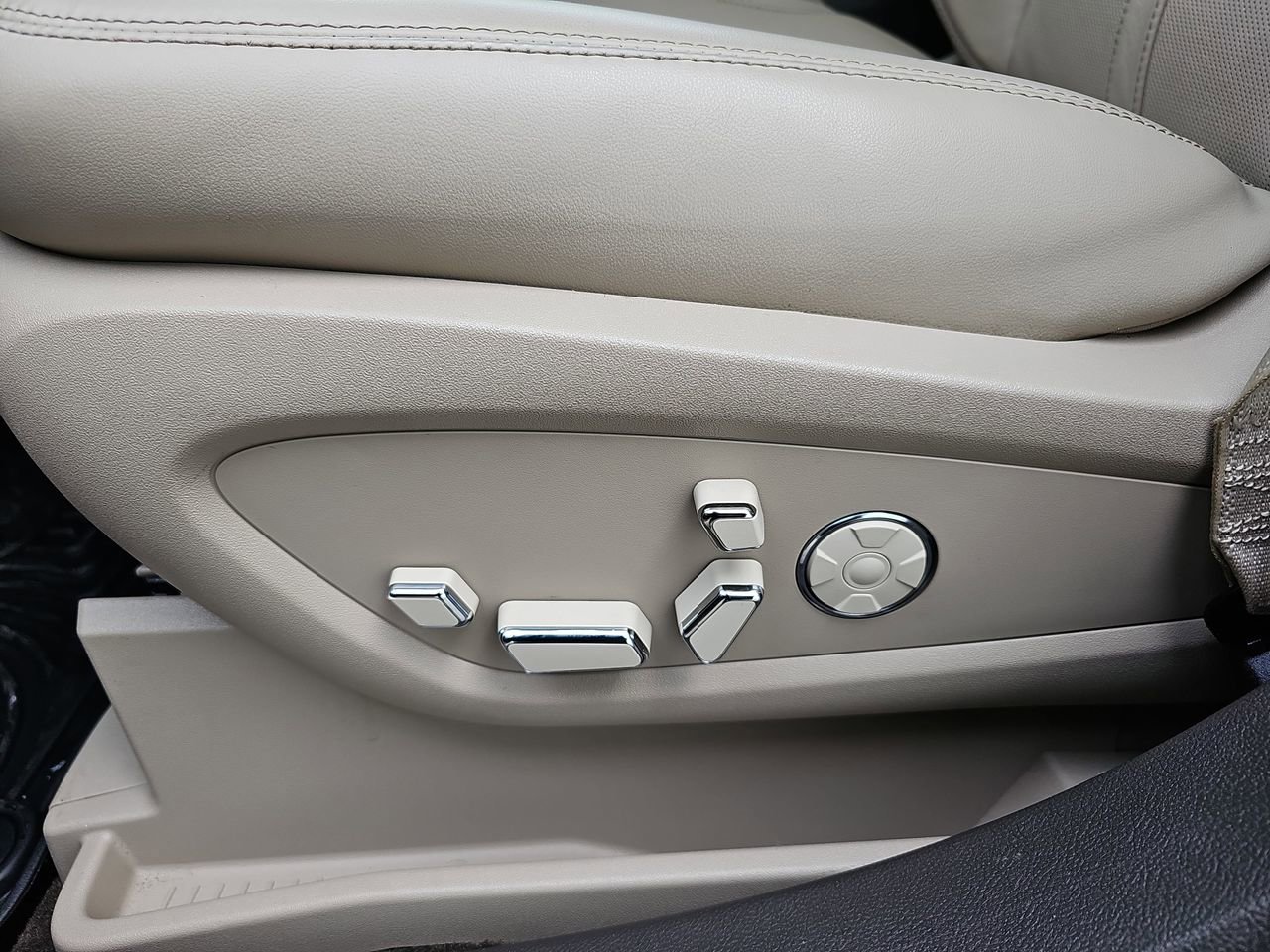 Used 2021 Lincoln Nautilus Reserve w/ Equipment Group 201A image 34