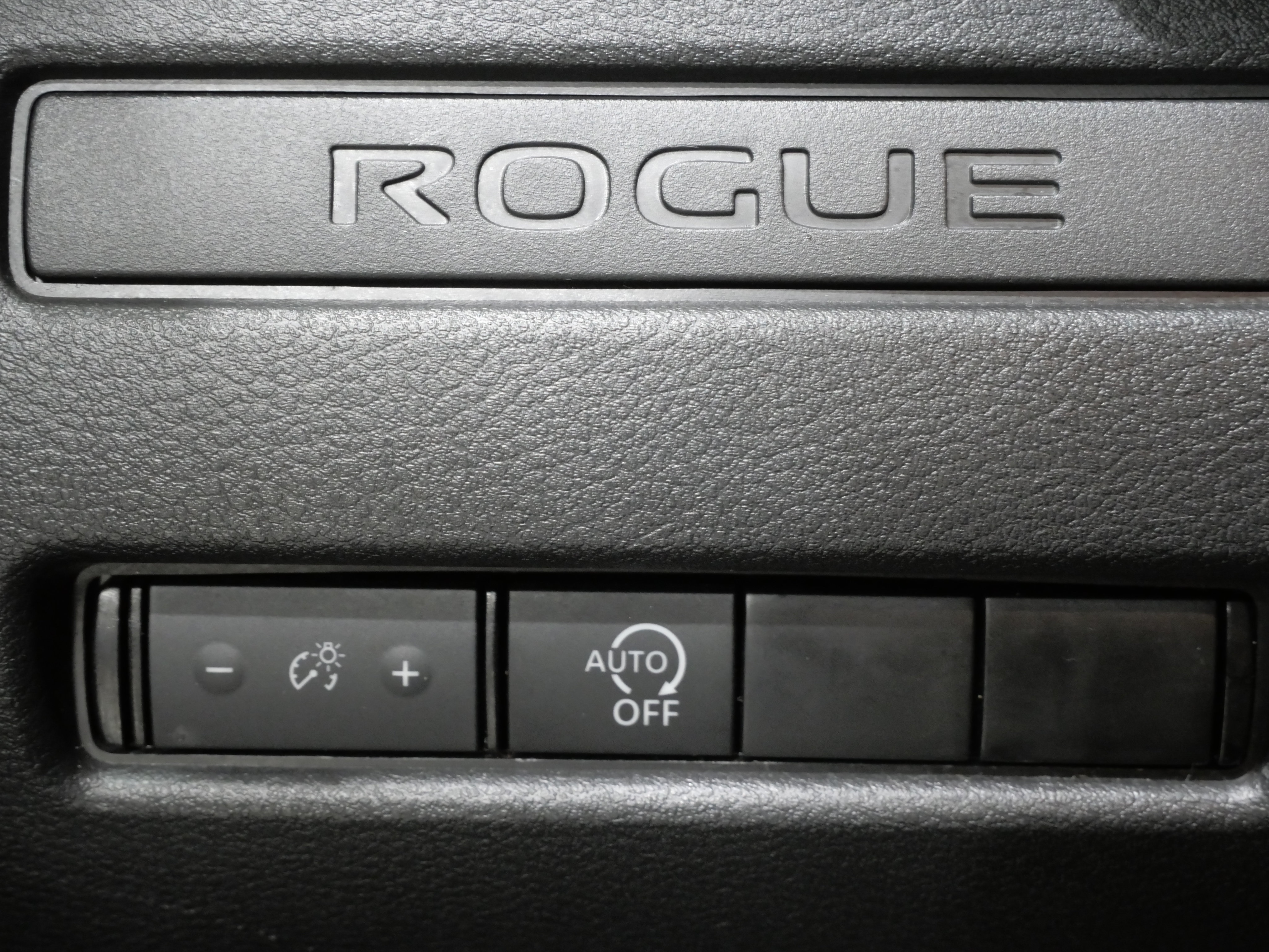 Used 2024 Nissan Rogue S AWD/4WD image 13