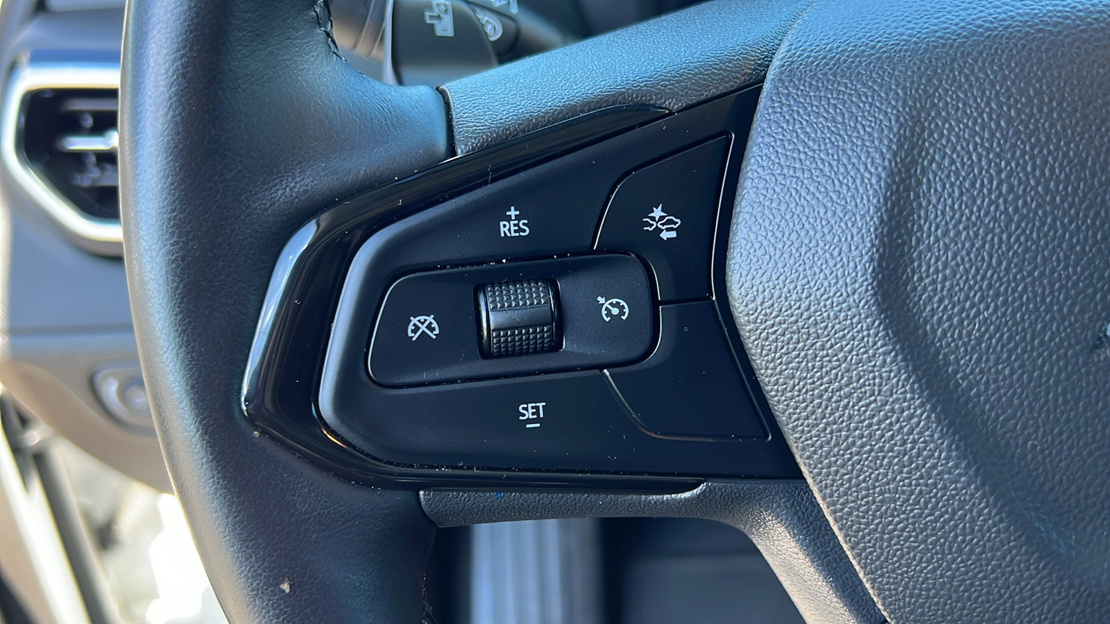 Certified 2023 Chevrolet Bolt EUV LT w/ Convenience Package image 24