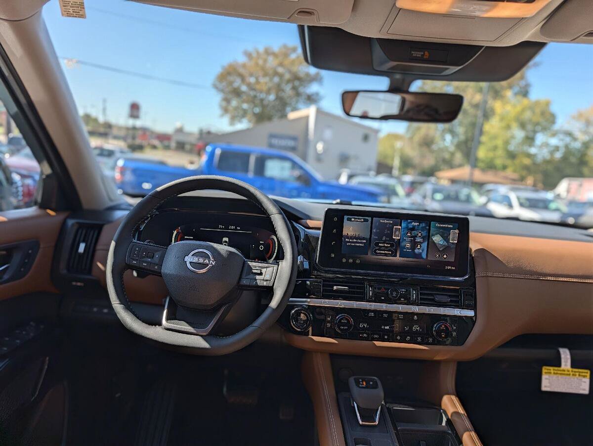 New 2026 Nissan Pathfinder Platinum AWD/4WD image 2