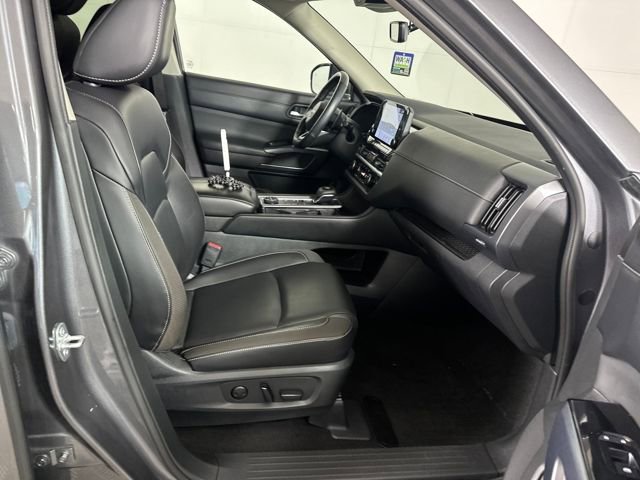 Used 2023 Nissan Pathfinder SL image 28