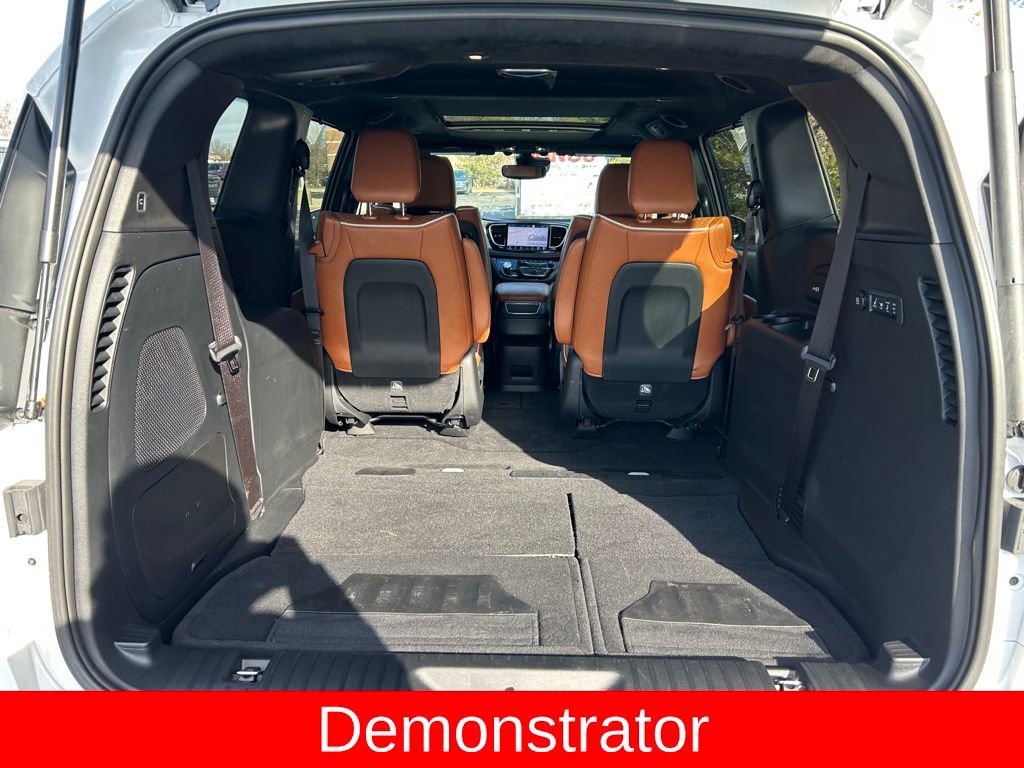 New 2025 Chrysler Pacifica Pinnacle w/ Trailer Tow Group AWD/4WD image 26