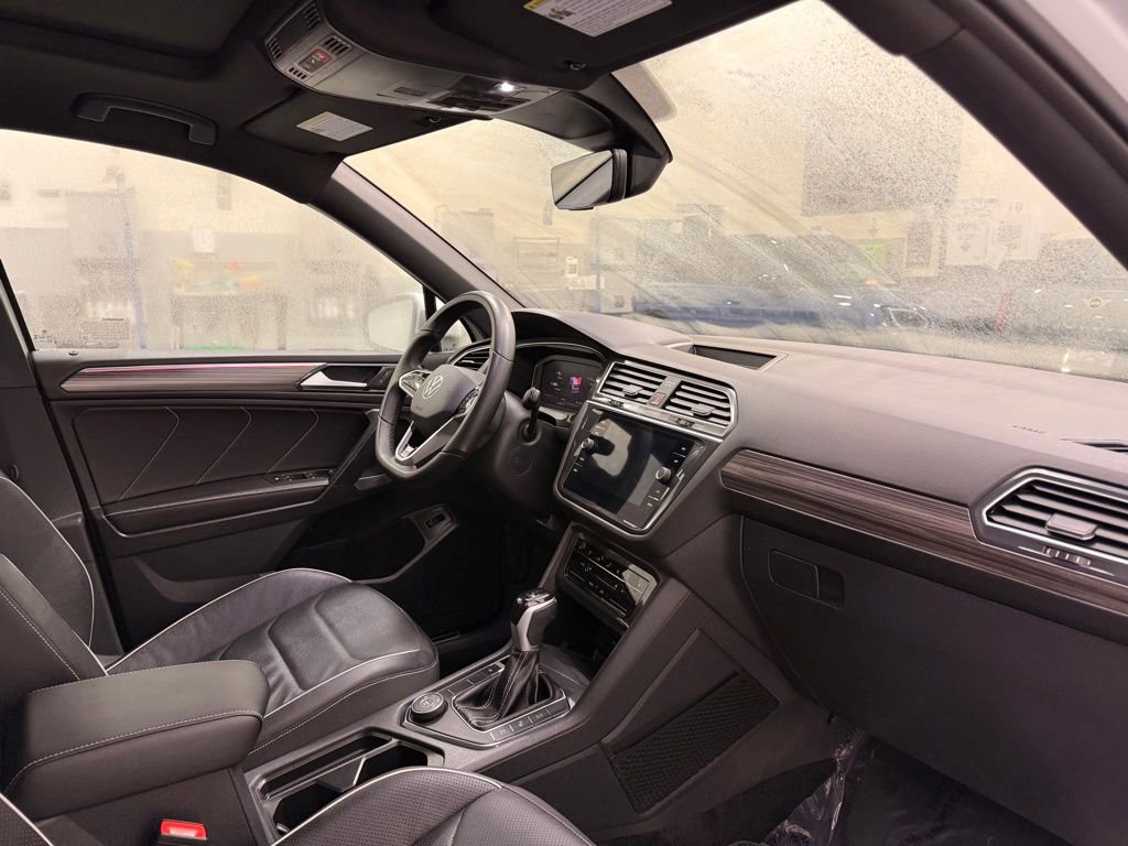 Used 2024 Volkswagen Tiguan SEL R-Line image 29