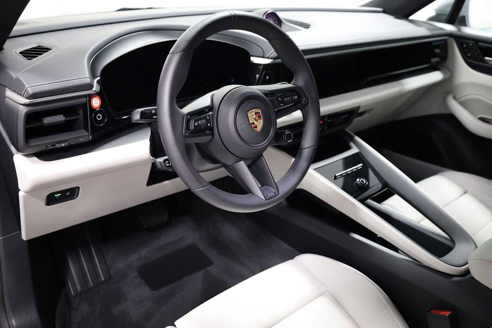 Certified 2025 Porsche Macan Electric image 4