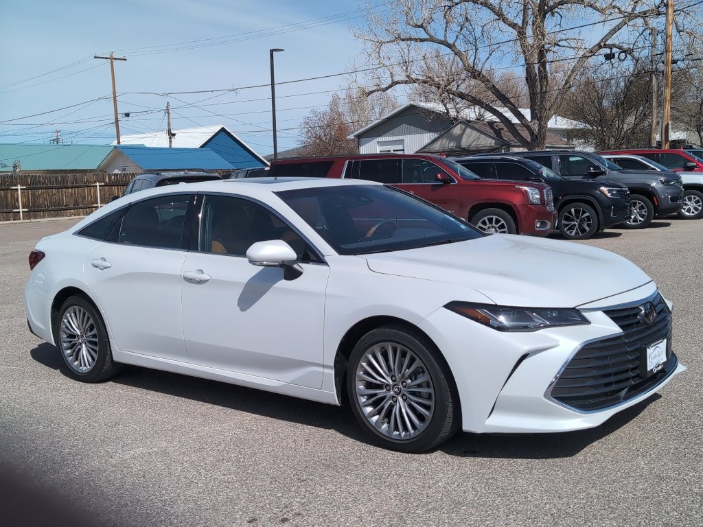 Used 2019 Toyota Avalon Limited w/ All Weather Liner Package FWD image 4