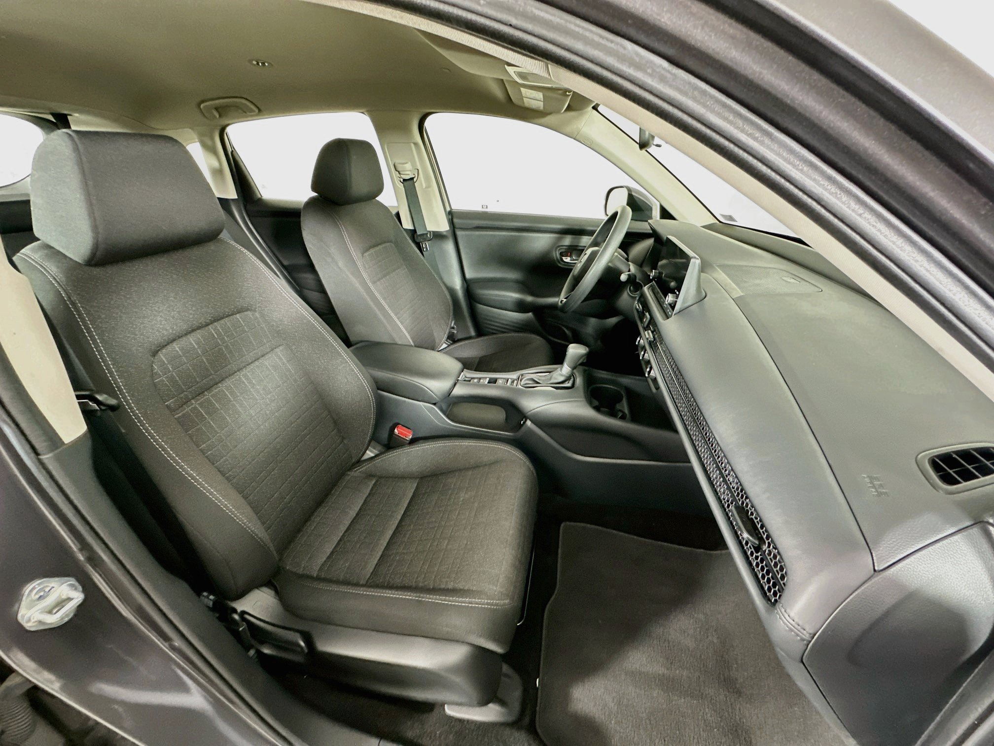 Used 2025 Honda HR-V LX image 28