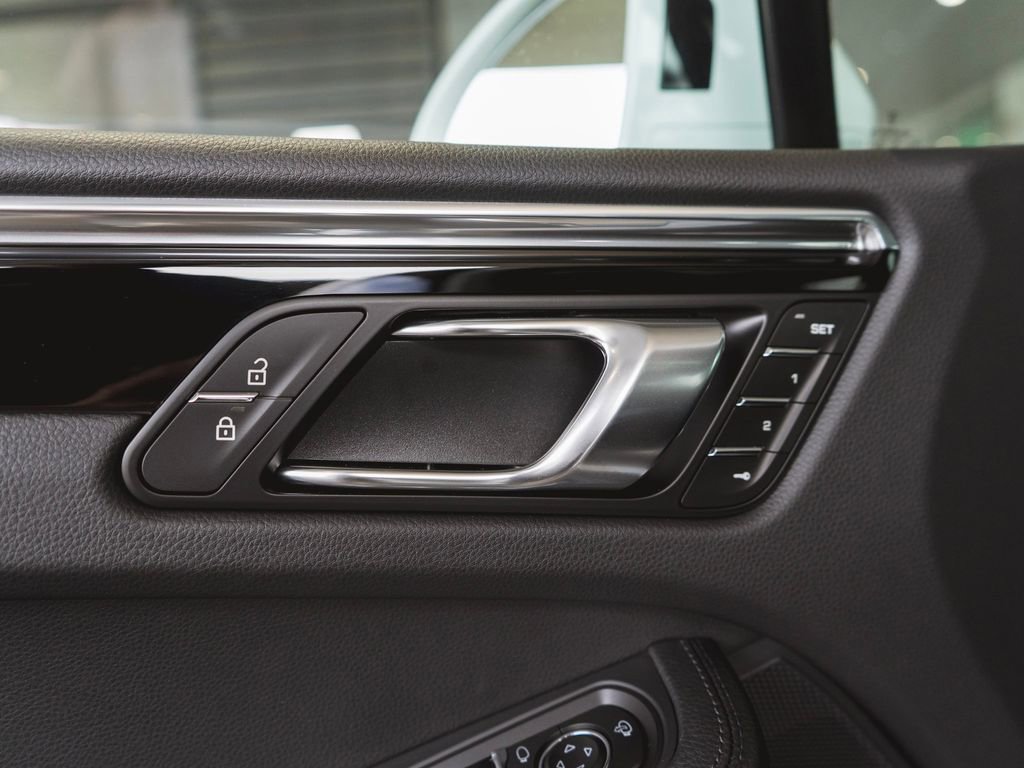 New 2025 Porsche Macan image 31