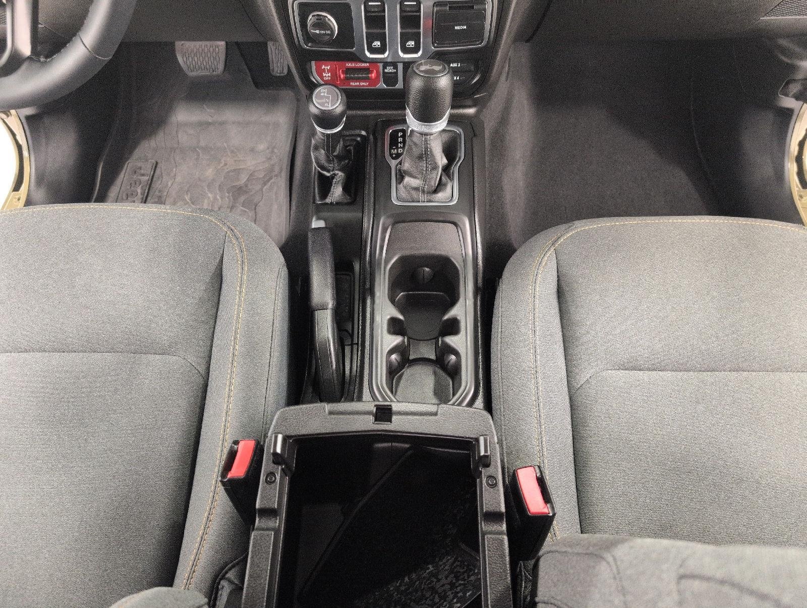 Used 2025 Jeep Wrangler Sport AWD/4WD image 9