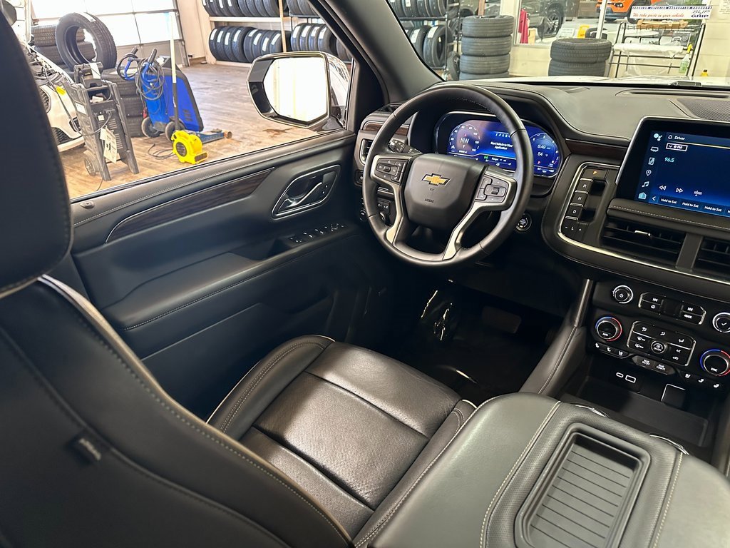 Used 2024 Chevrolet Suburban Premier image 16