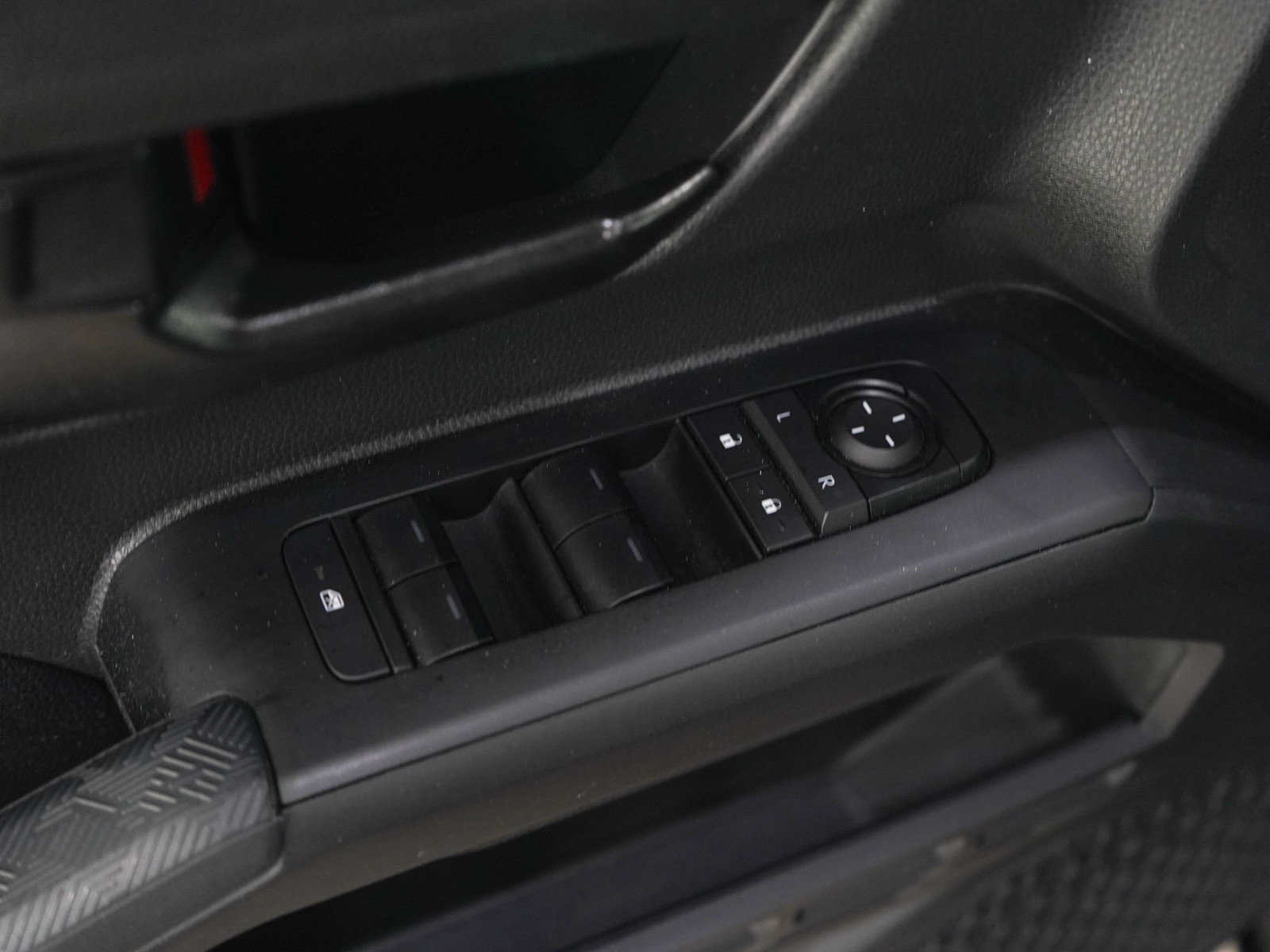 Used 2025 Toyota Tacoma SR5 AWD/4WD image 19