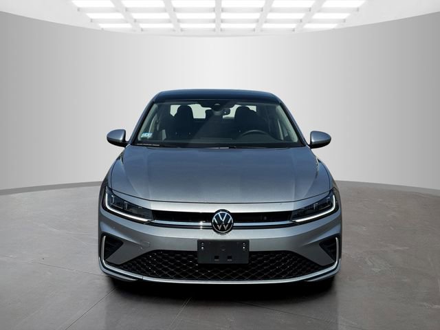 Used 2025 Volkswagen Jetta SE image 2