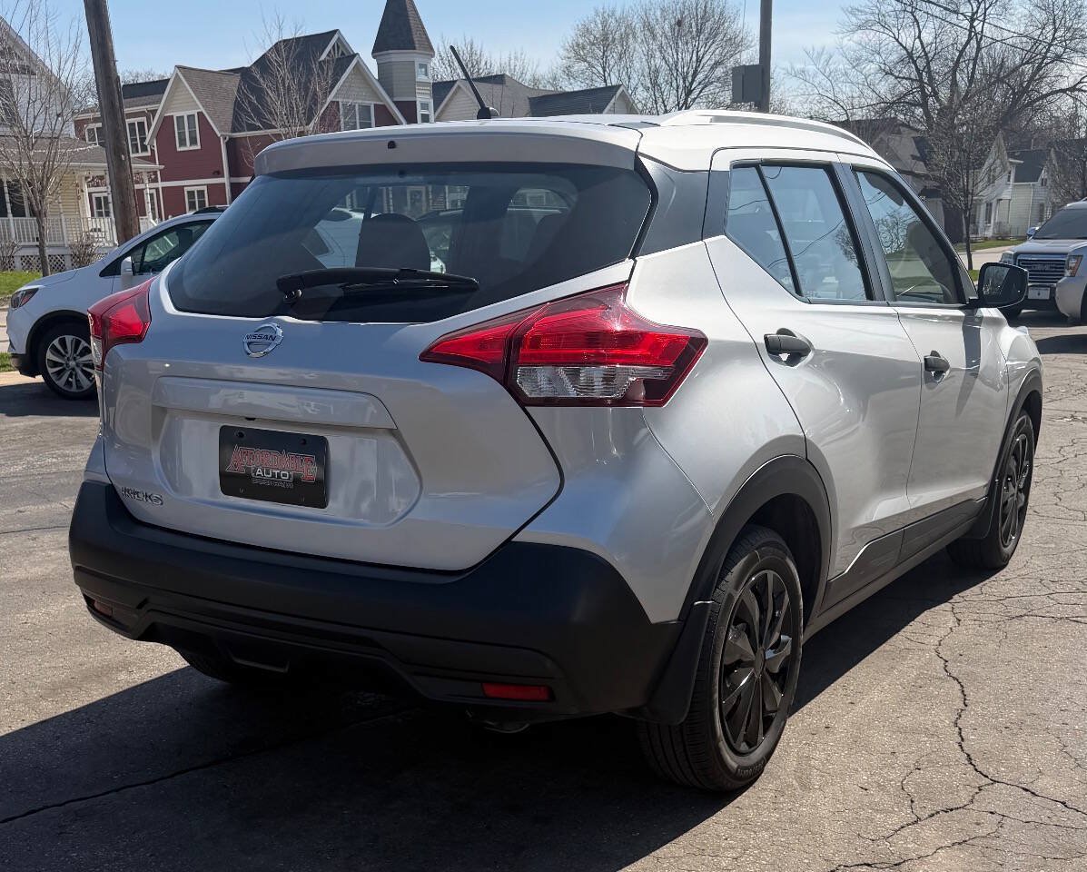Used 2019 Nissan Kicks S FWD image 11
