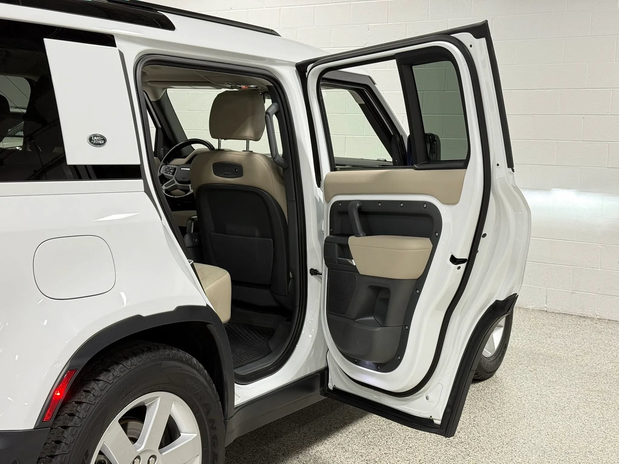 Used 2020 Land Rover Defender 110 S AWD/4WD image 53