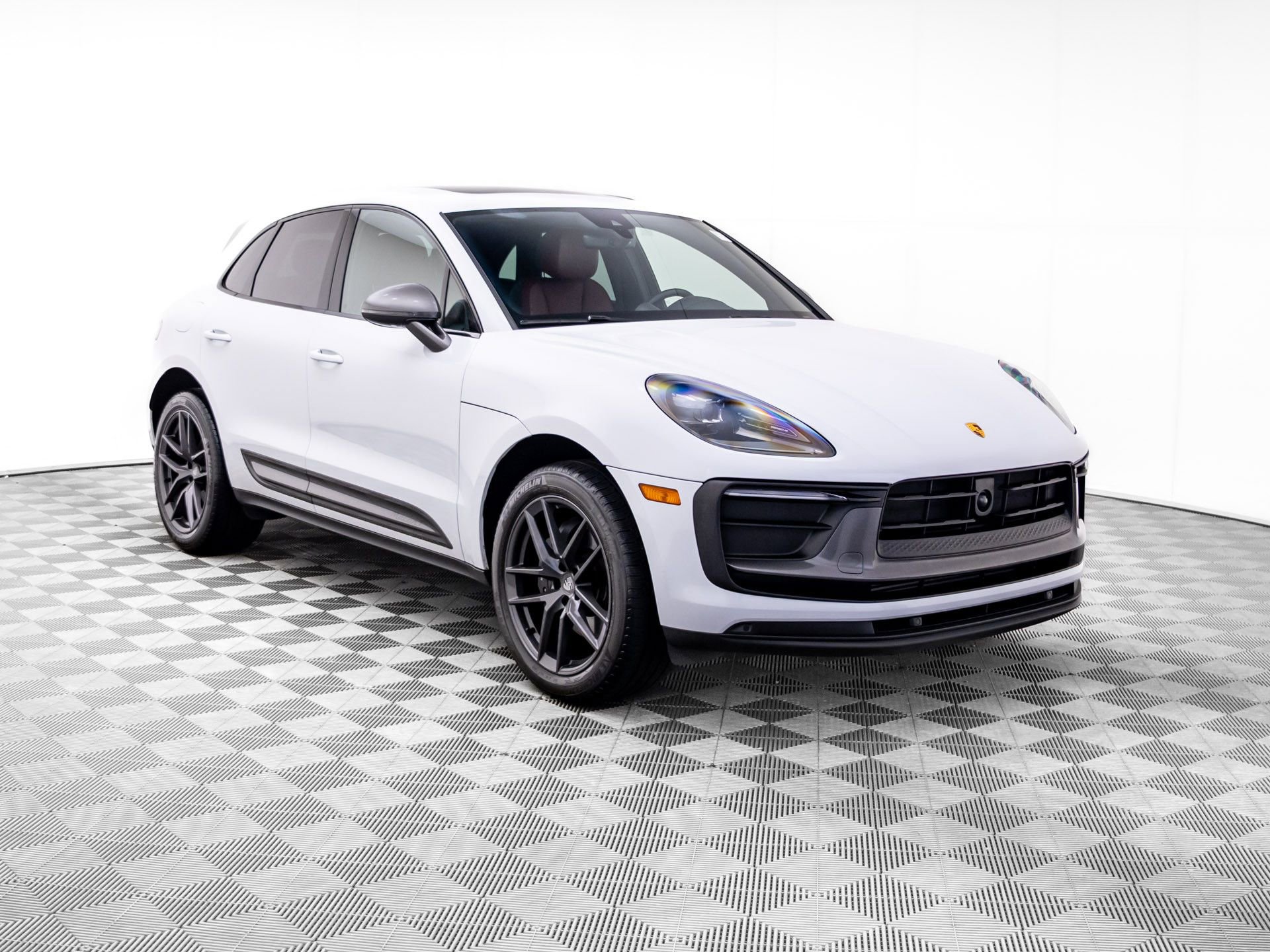 Certified 2023 Porsche Macan Turbo image 6