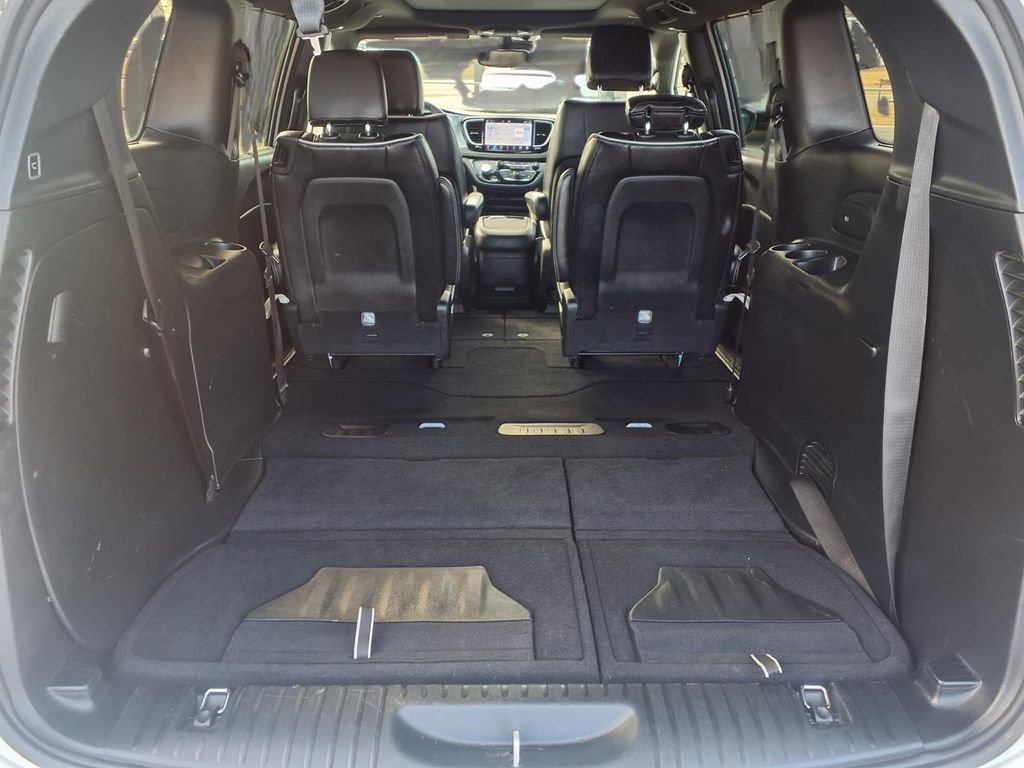 Certified 2025 Chrysler Pacifica Limited image 27