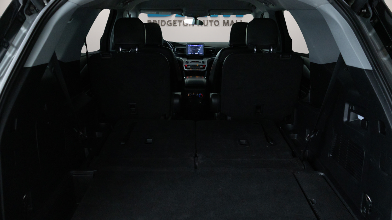 Used 2023 Ford Explorer XLT w/ Equipment Group 202A AWD/4WD image 28