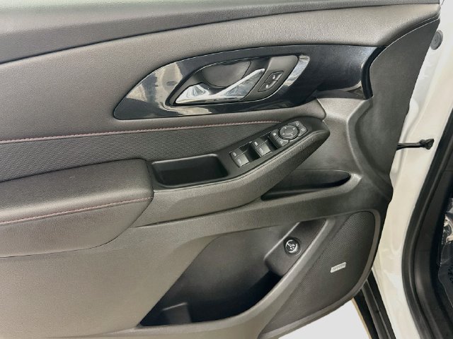 Used 2022 Chevrolet Traverse RS FWD image 23