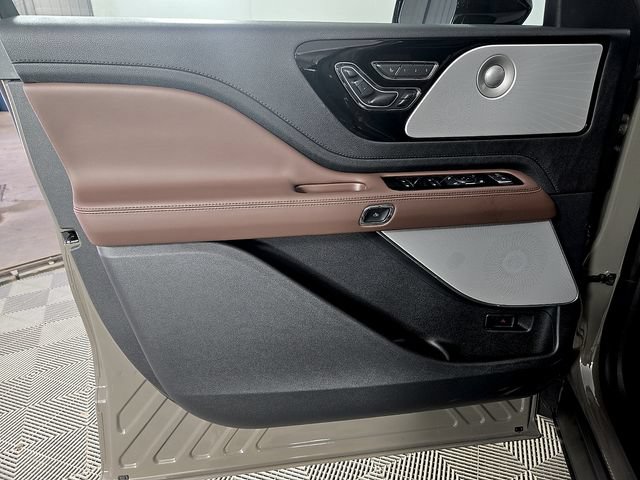 New 2026 Lincoln Aviator Reserve w/ Luxury Package RWD image 12