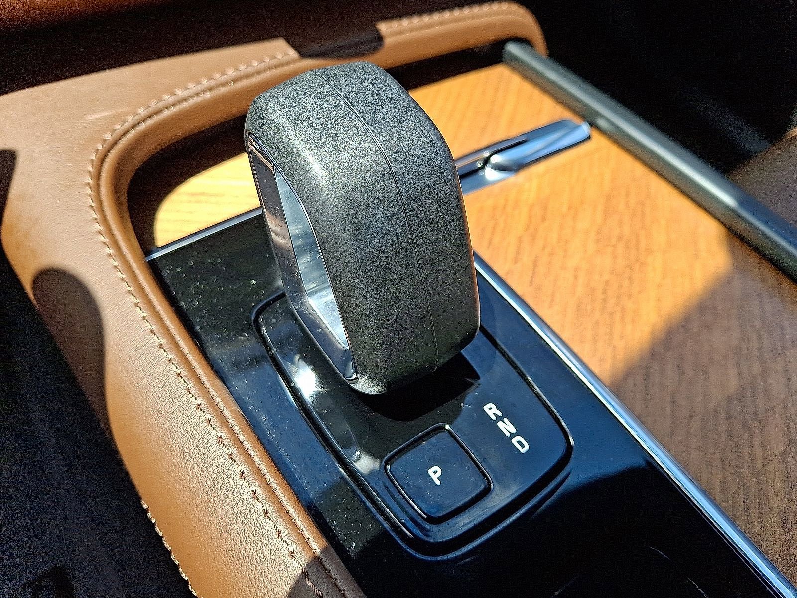 Used 2024 Volvo XC90 B6 Plus w/ Protection Package image 16