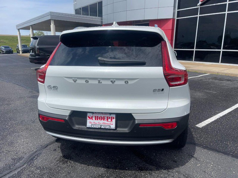 Used 2023 Volvo XC40 B5 Plus AWD/4WD image 4