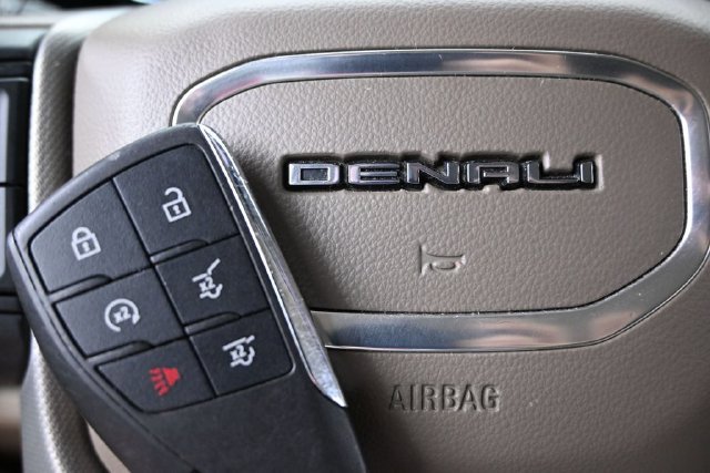 Used 2022 GMC Yukon XL Denali AWD/4WD image 46