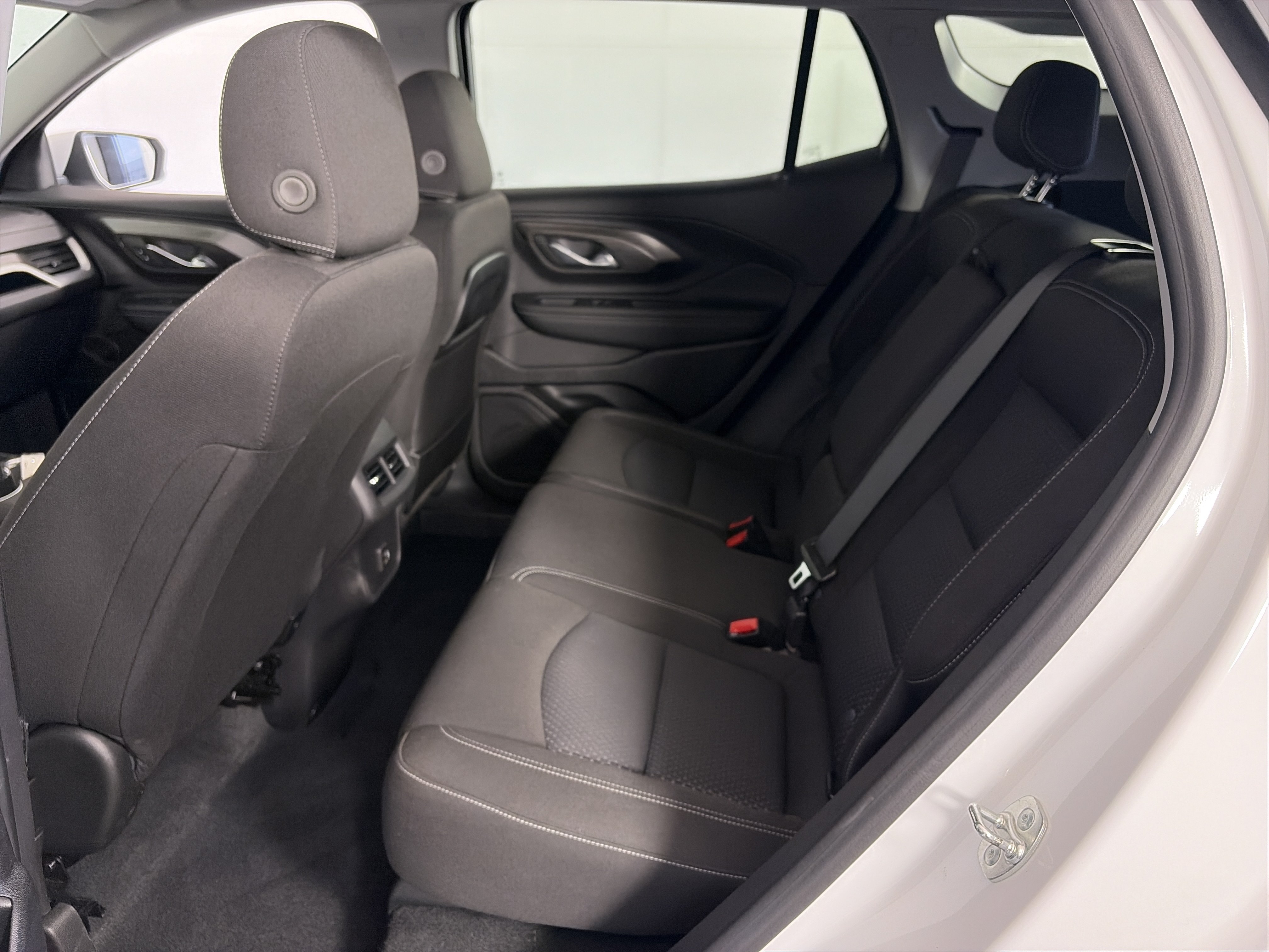 Certified 2024 GMC Terrain SLE w/ Driver Convenience Package AWD/4WD image 9
