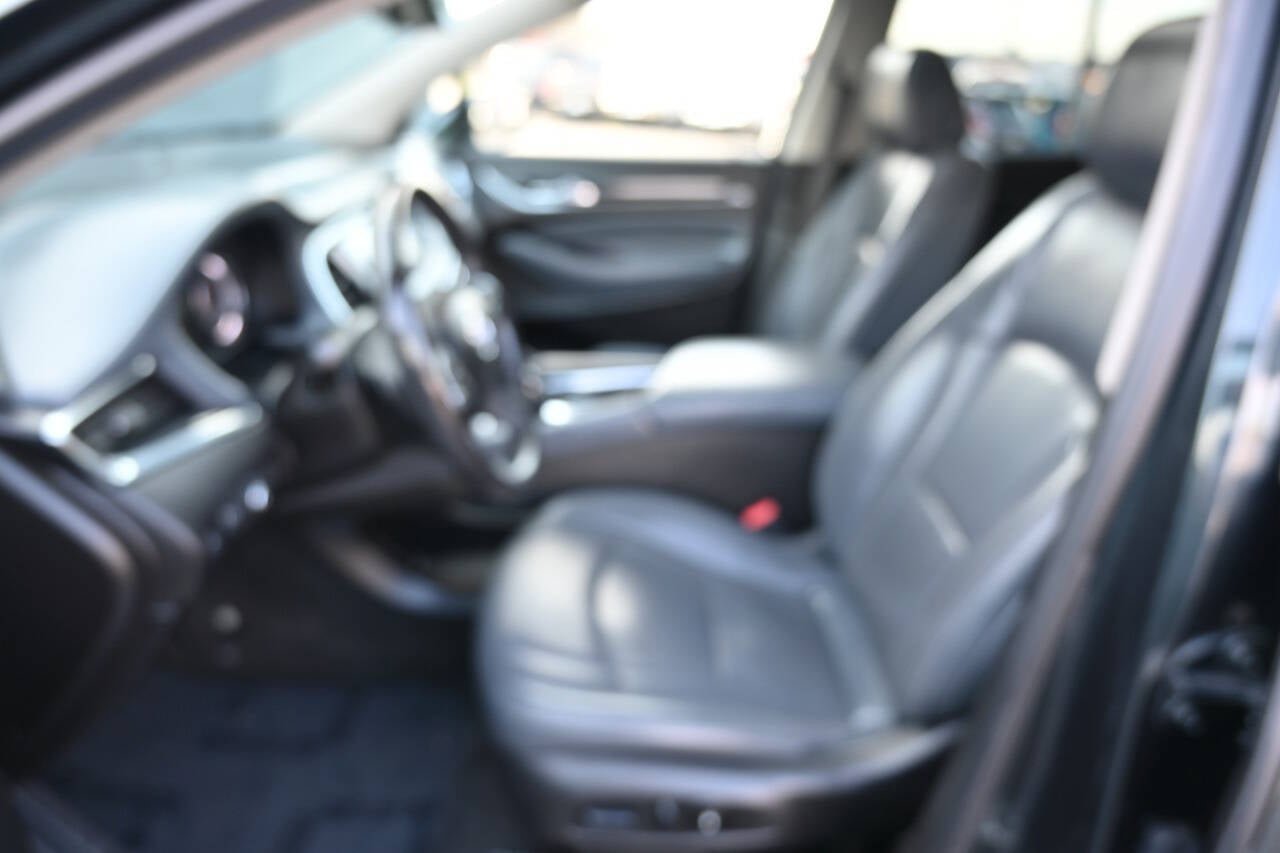Used 2018 Buick Enclave Essence FWD image 10