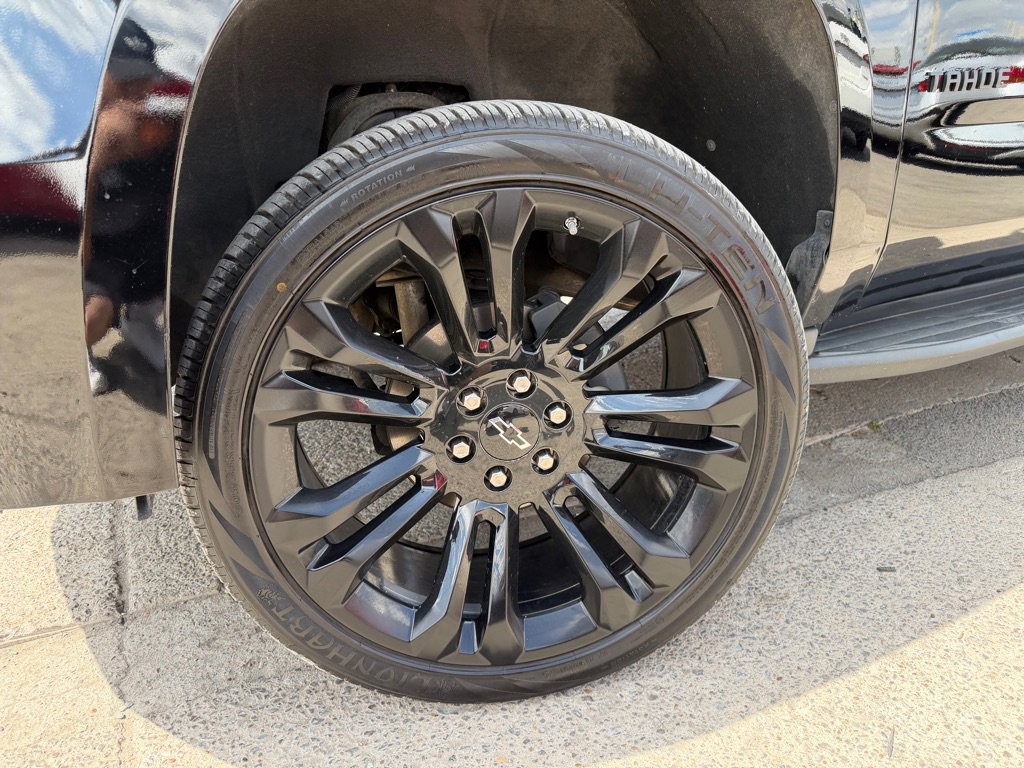 Used 2017 Chevrolet Tahoe LT w/ Luxury Package image 2