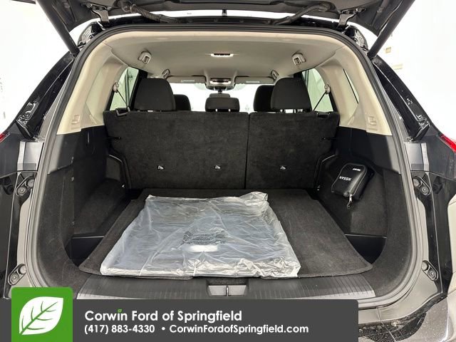 Used 2025 Nissan Rogue SV image 15