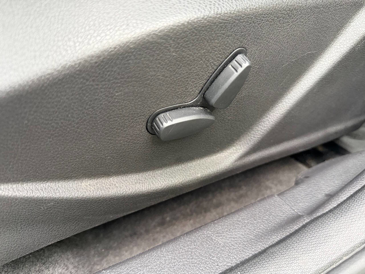 Used 2013 Ford Focus Titanium FWD image 22