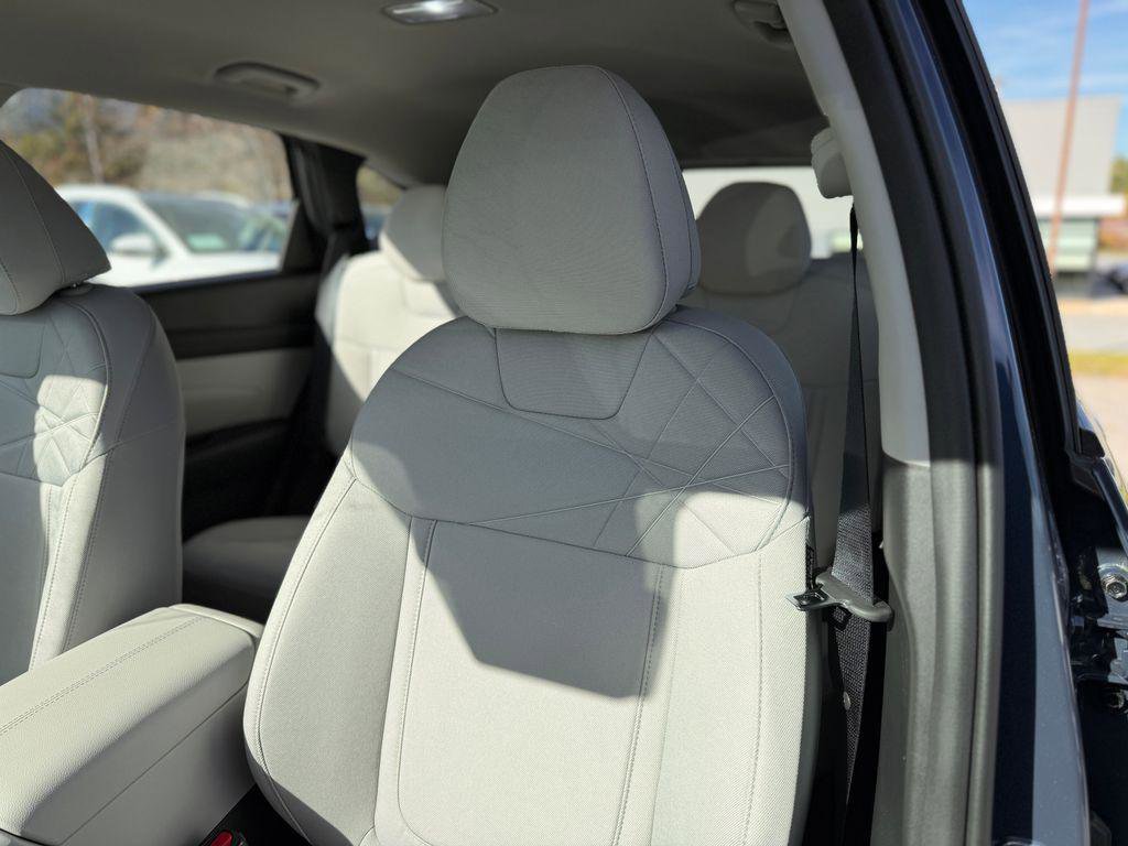 New 2026 Hyundai Tucson SE image 9