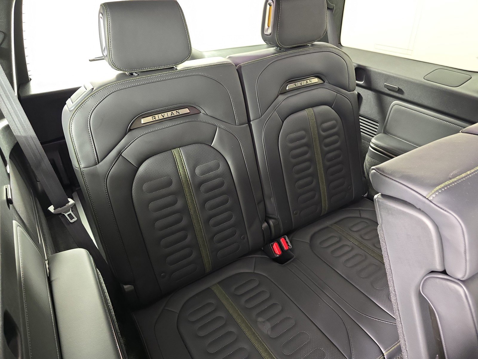 Used 2024 Rivian R1S Adventure image 25