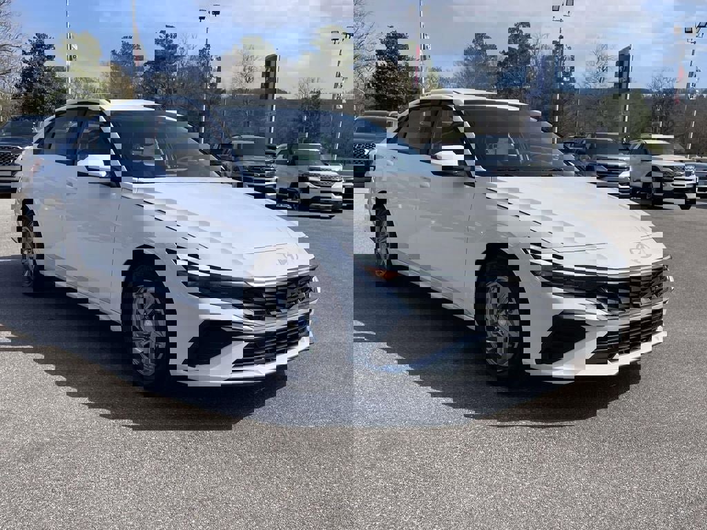 New 2026 Hyundai Elantra SE image 4