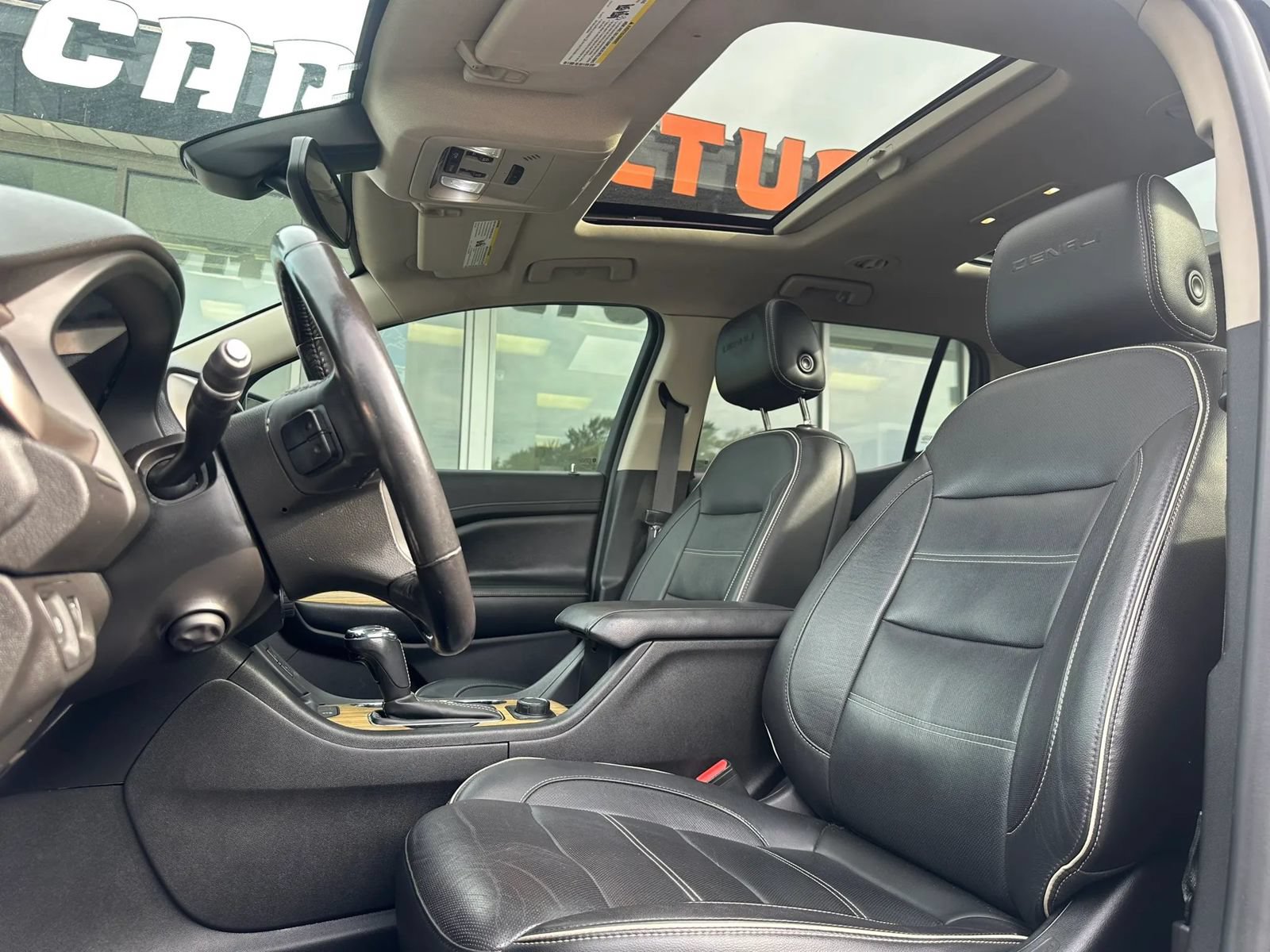 Used 2019 GMC Acadia Denali w/ Technology Package FWD image 8