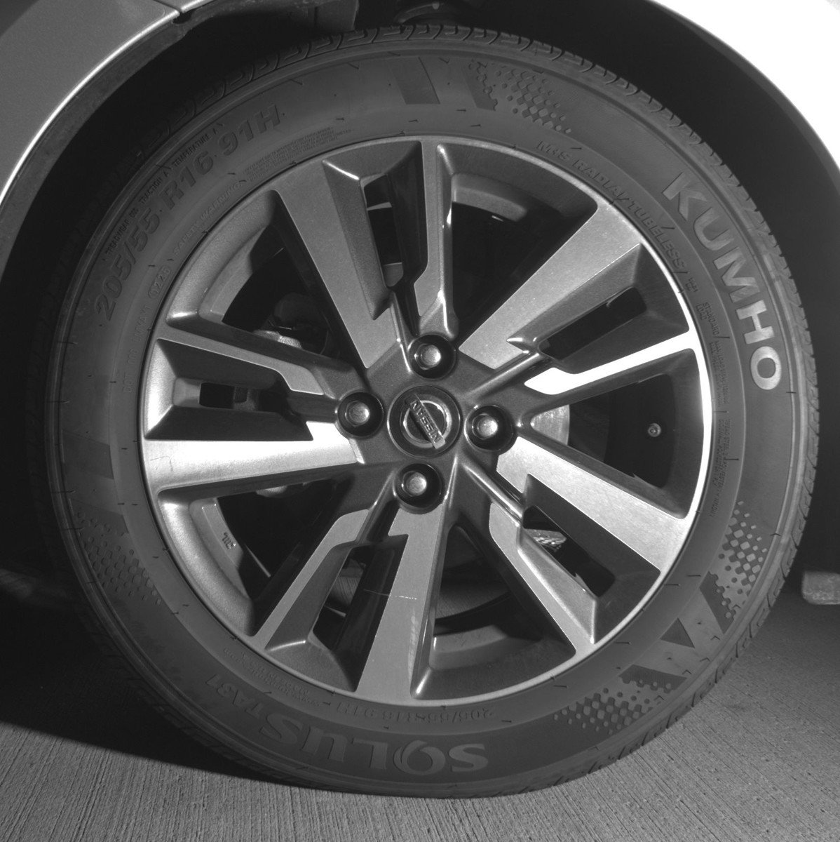 Used 2025 Nissan Versa SV FWD image 12