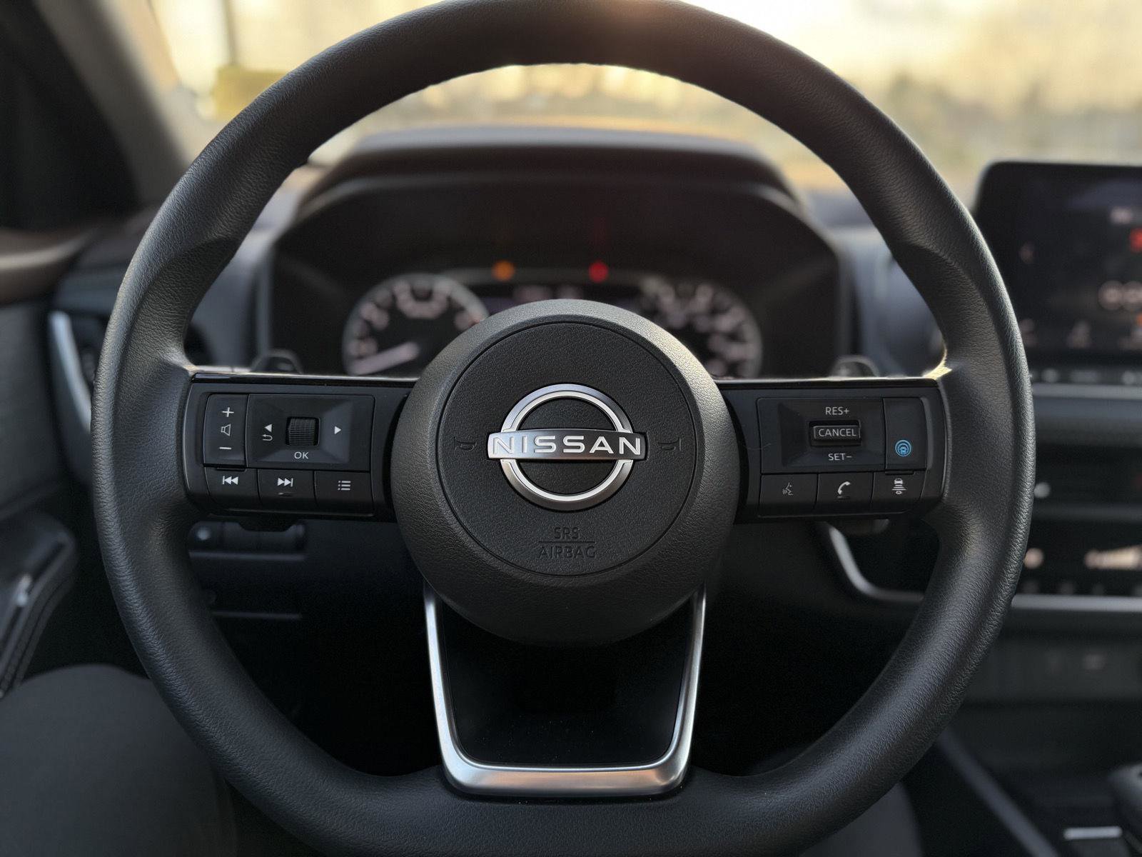 Used 2023 Nissan Rogue SV image 16