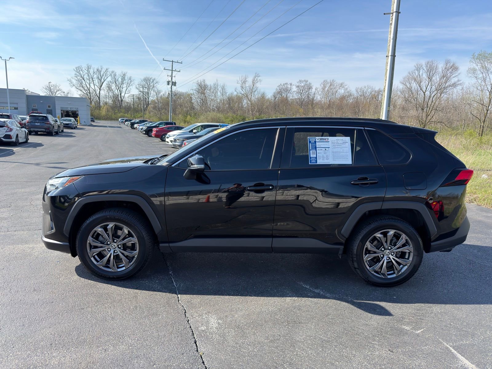 Used 2022 Toyota RAV4 XLE Premium image 3