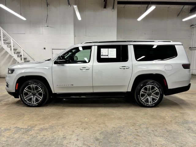 Used 2024 Jeep Wagoneer L Series II RWD image 4