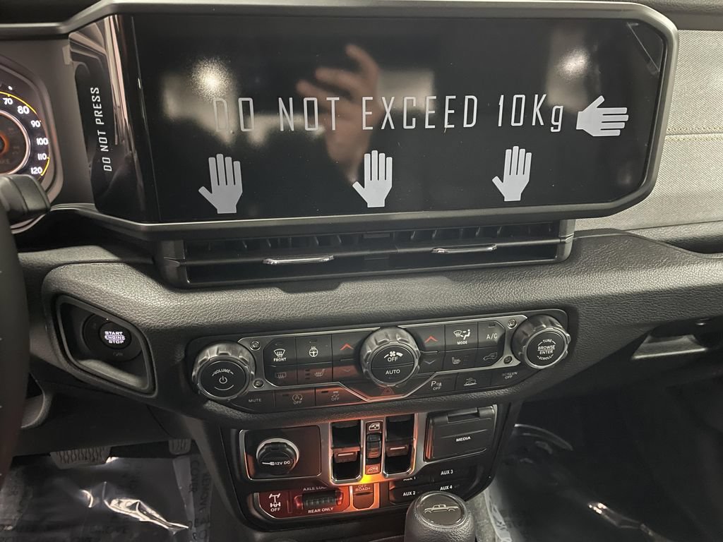New 2026 Jeep Gladiator Sport AWD/4WD image 17