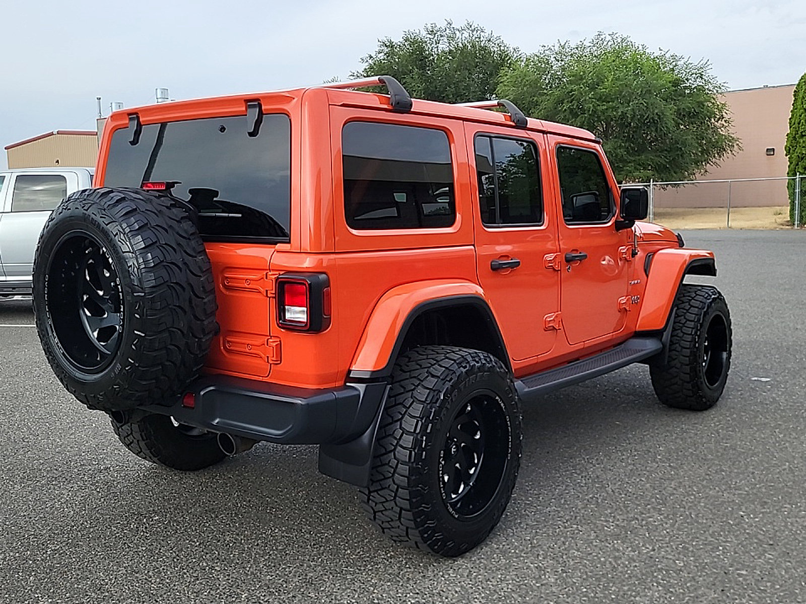 Used 2019 Jeep Wrangler Unlimited Sahara w/ Uconnect 4C Nav & Sound Group AWD/4WD image 7